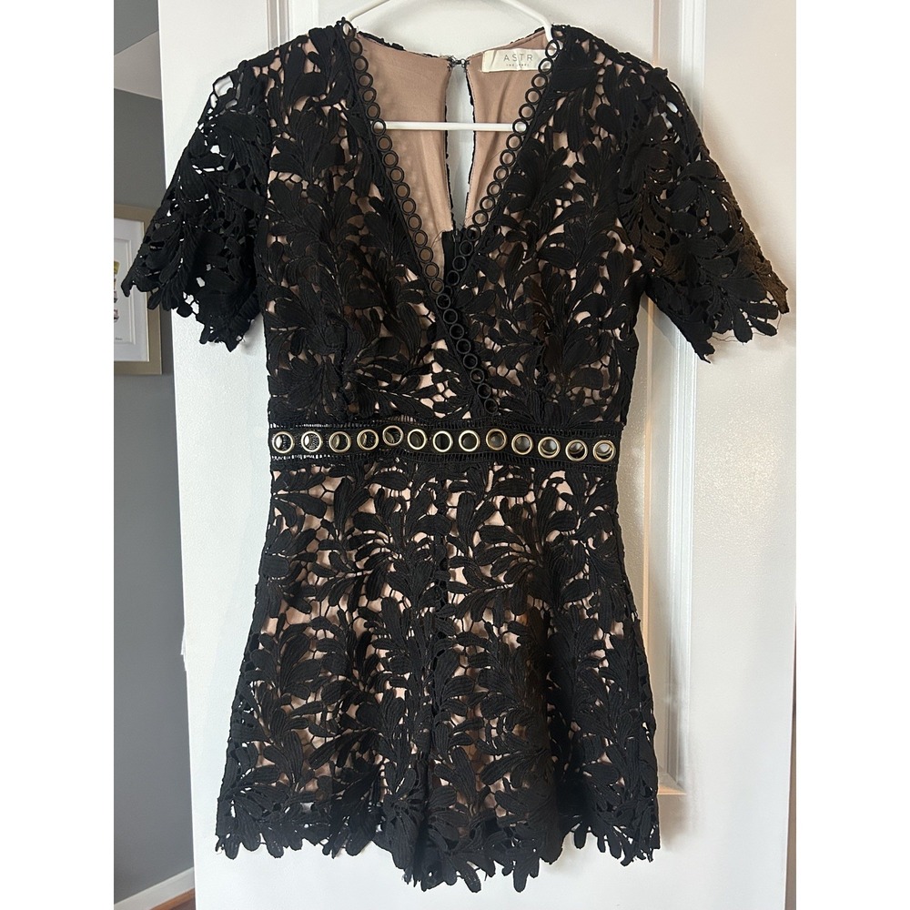 ASTR THE LABEL Womens Black Lace Crochet Shorts Short‎ Sleeve Romper Size XS